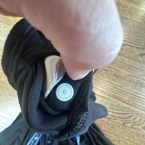 Lululemon Athletica No Limits Top Black Sports bra Size 6 Racerback Workout Tank - Picture 8 of 8